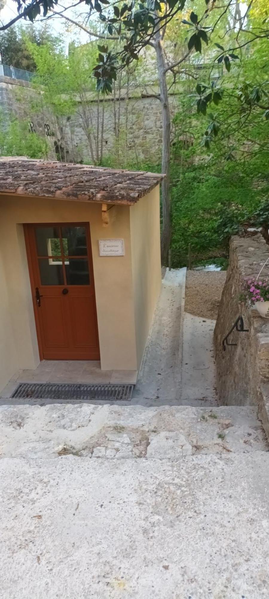 Le Vieux Moulin De Jouques Bed & Breakfast Exterior photo