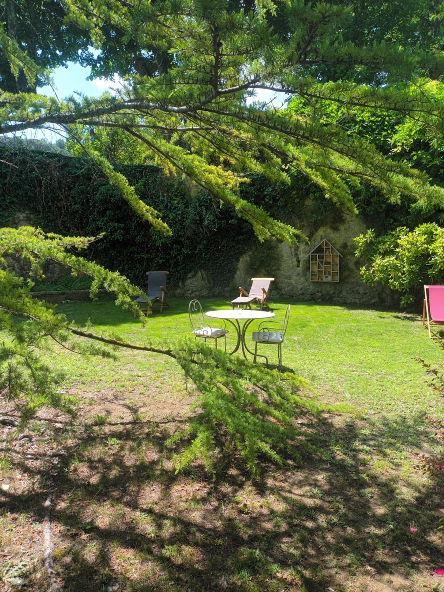 Le Vieux Moulin De Jouques Bed & Breakfast Exterior photo