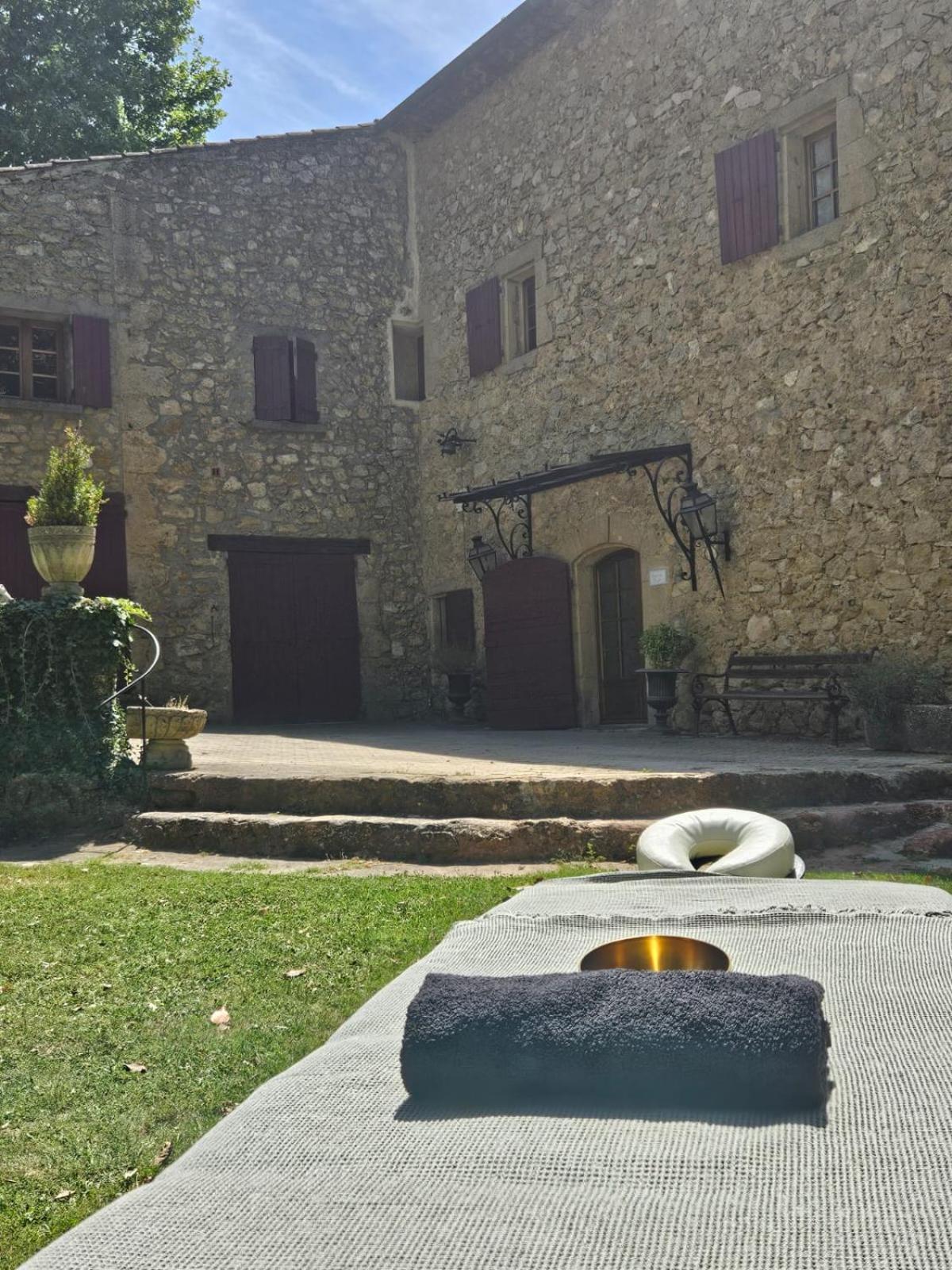 Le Vieux Moulin De Jouques Bed & Breakfast Exterior photo