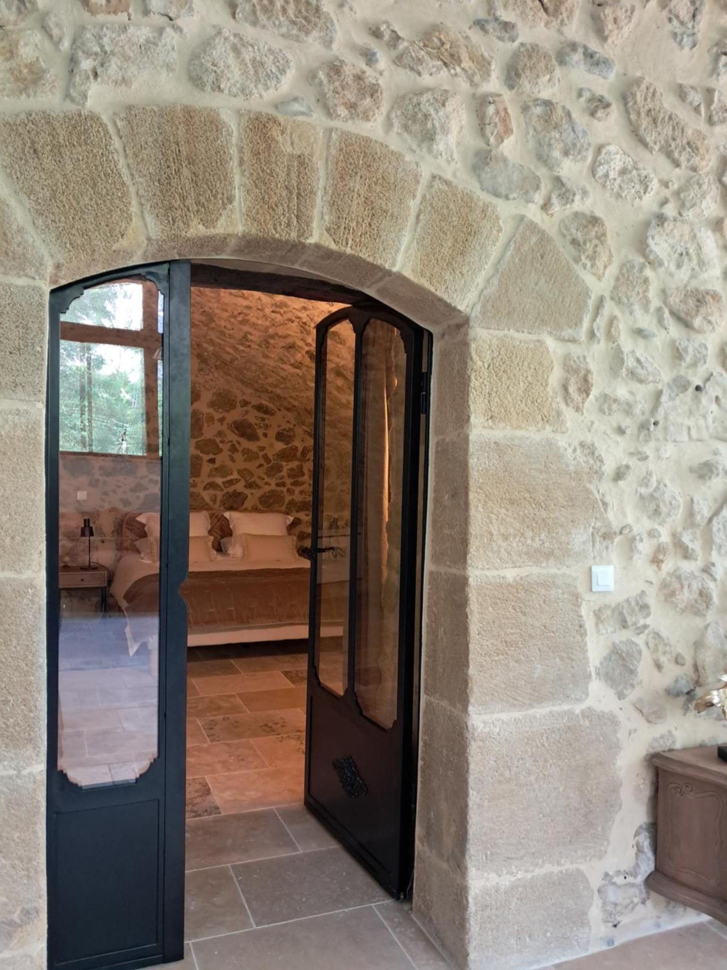 Le Vieux Moulin De Jouques Bed & Breakfast Exterior photo