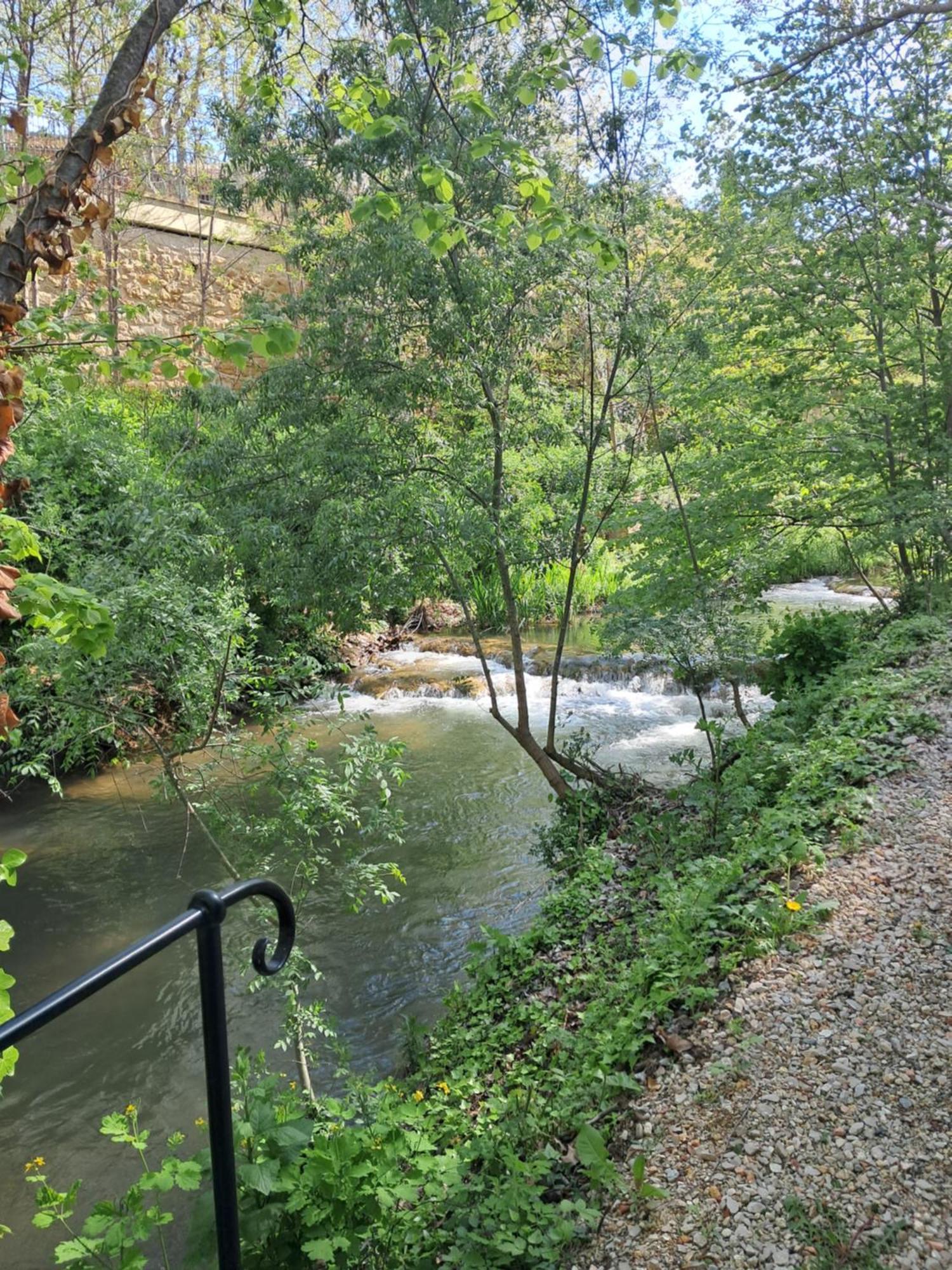 Le Vieux Moulin De Jouques Bed & Breakfast Exterior photo