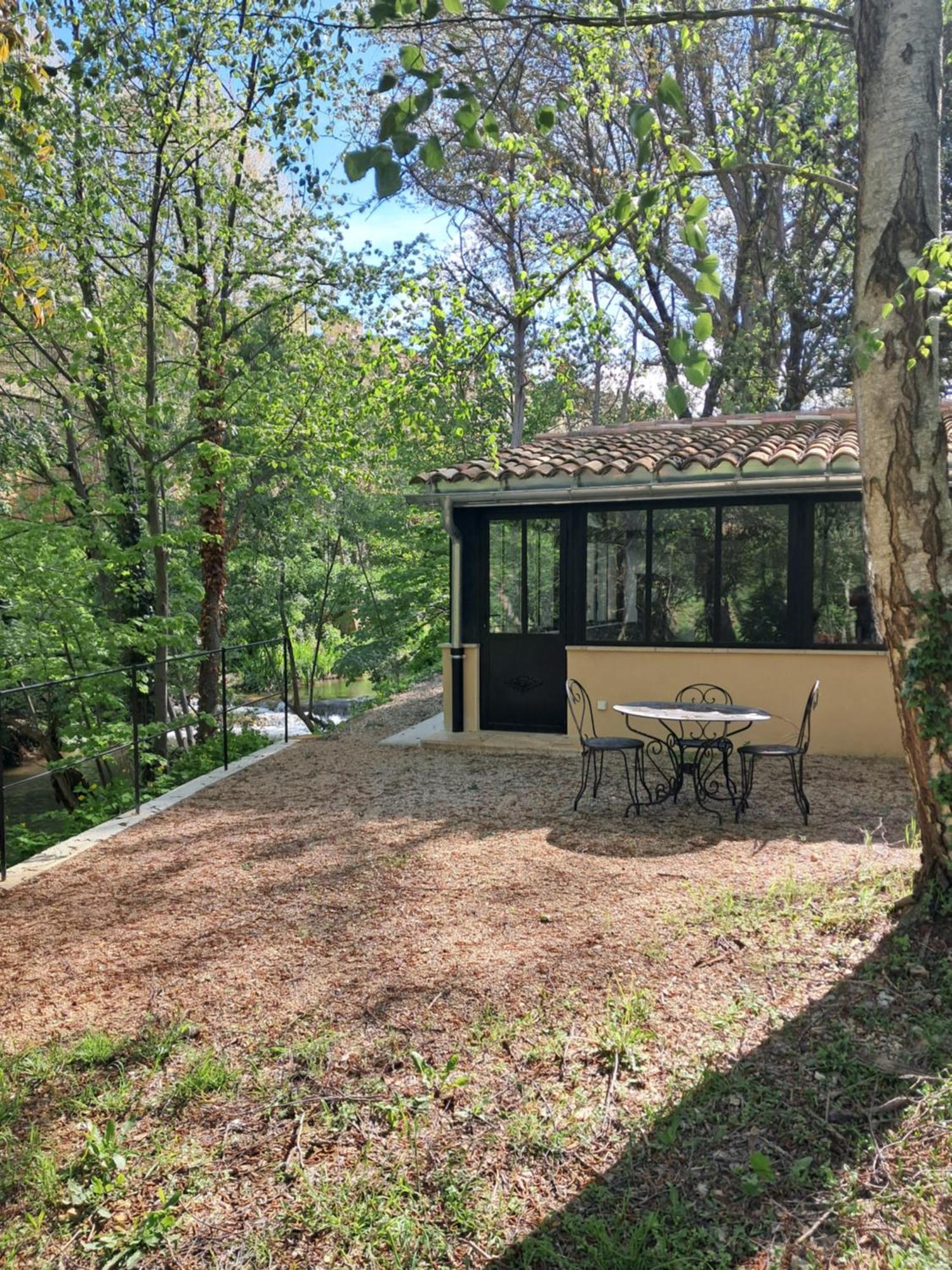 Le Vieux Moulin De Jouques Bed & Breakfast Exterior photo
