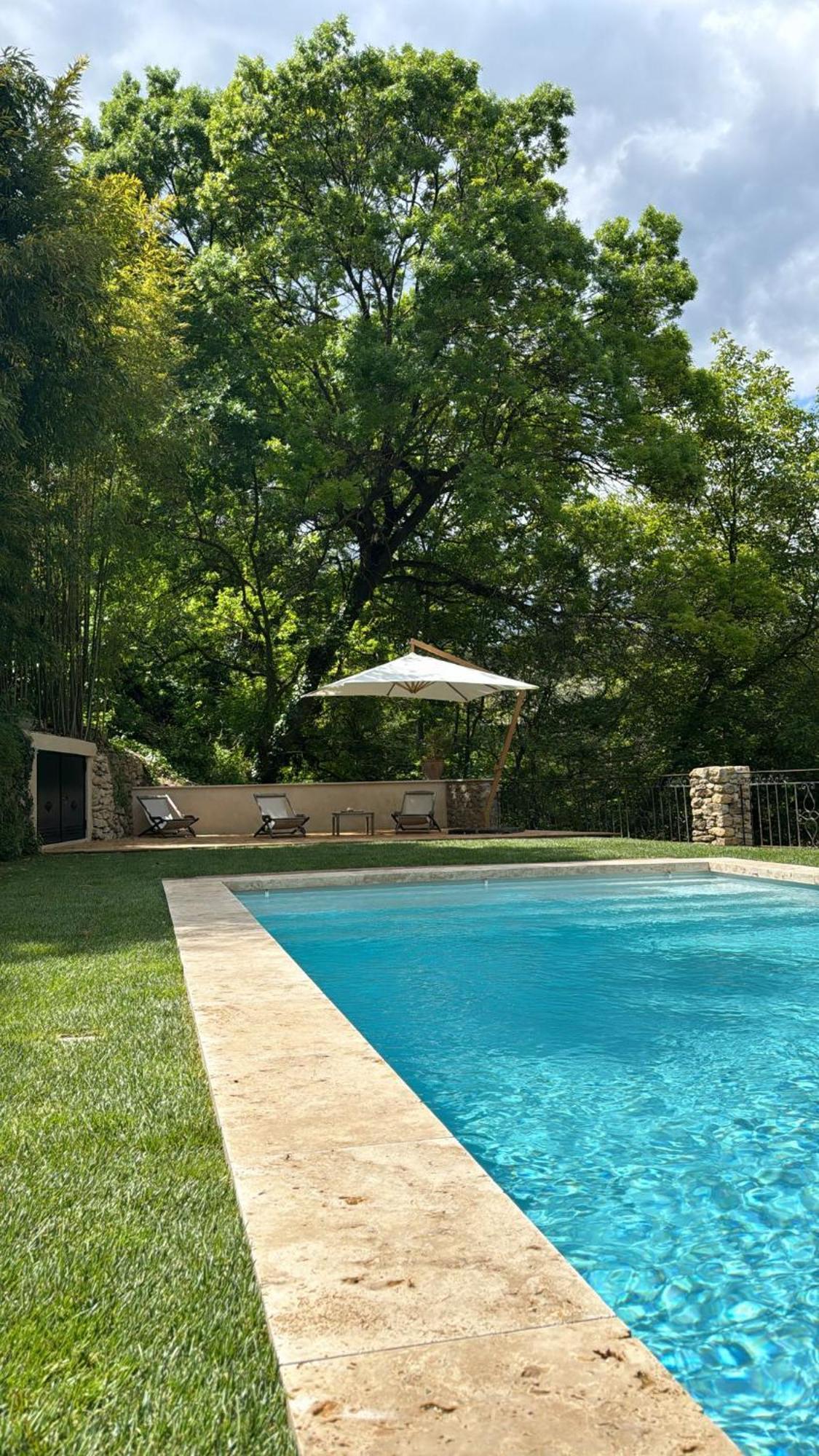 Le Vieux Moulin De Jouques Bed & Breakfast Exterior photo