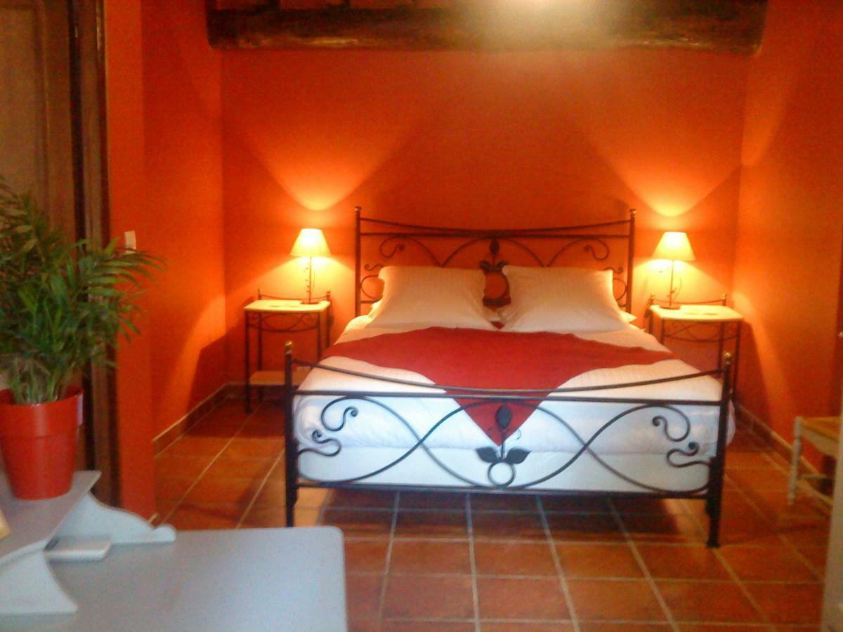 Le Vieux Moulin De Jouques Bed & Breakfast Exterior photo